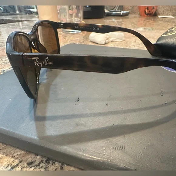 Ray-Ban Dark Brown Sunglasses with Black Case Unisex NWT - Picture 4 of 5